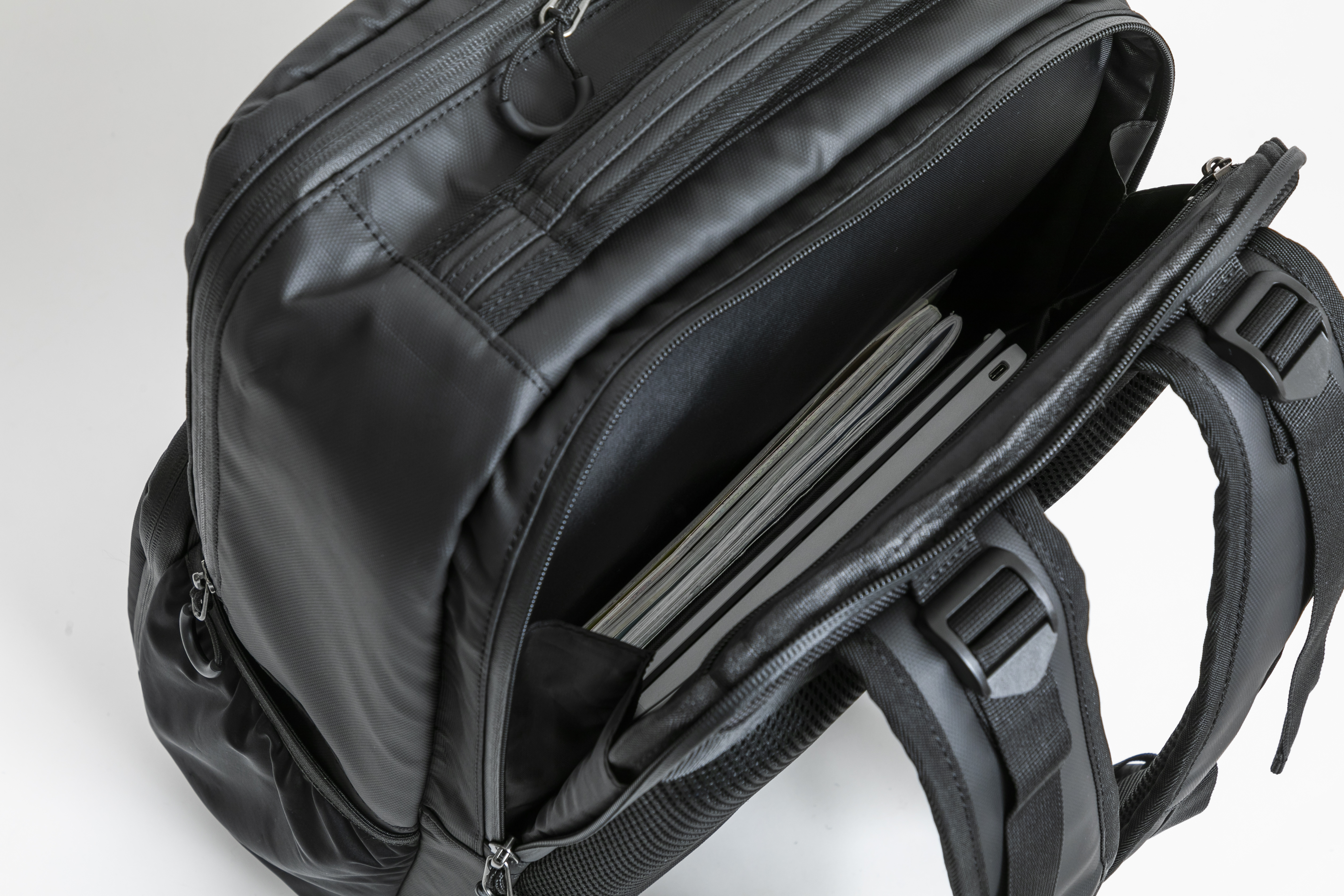 16インチPC収納可